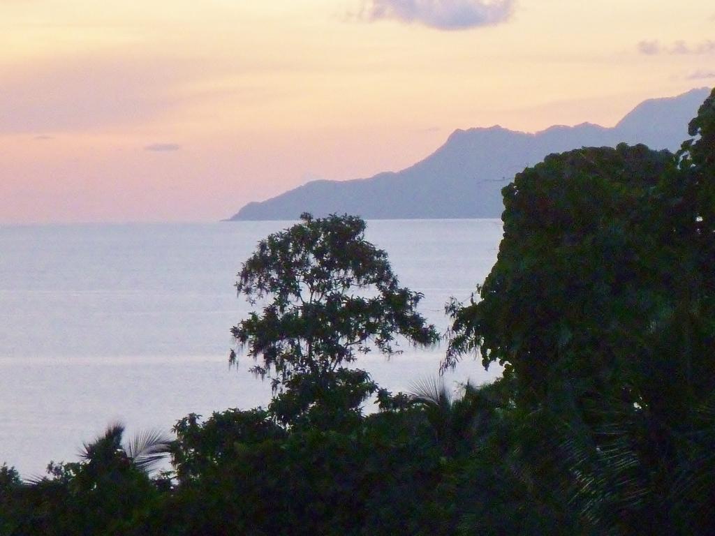 La Batie Selfcatering Apartment Beau Vallon  Exteriör bild